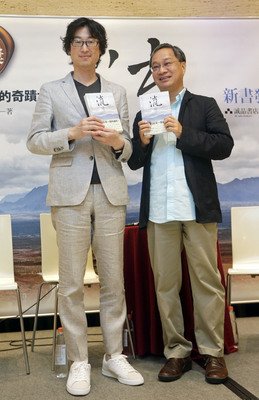 蔡・総統、直木賞の東山さんと対面