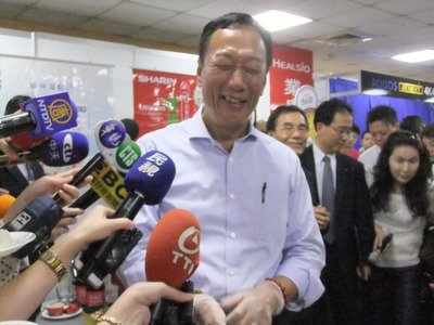 郭台銘・会長、シャープ再建に意気込み