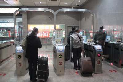 海外旅行者にもe-gate導入(高雄空港)