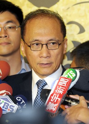 行政院長、三つの問題で仲裁を批判
