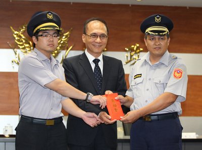 ATM事件解決で行政院長が警察評価