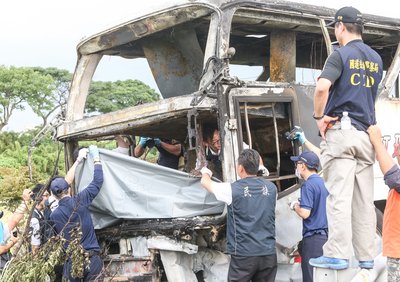 観光局、バス炎上事故への対応急ぐ