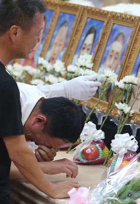 バス炎上死亡事故、衝撃広がる