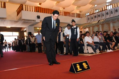 バス炎上事故の犠牲者の合同葬儀