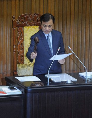 「政党の不当資産処理条例」が成立
