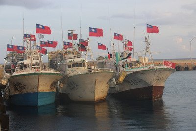 台湾の漁業者、太平島に寄港
