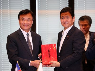 岸信夫氏：台日関係再スタートの一年