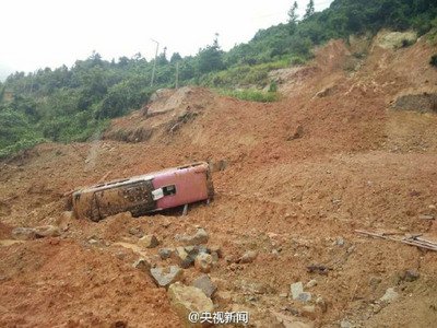 福建省でバス横転、台湾観光客1人死亡
