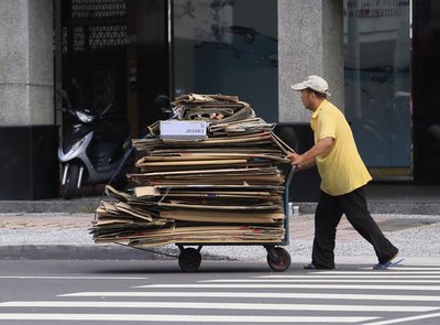 7月の失業率は4％上回る