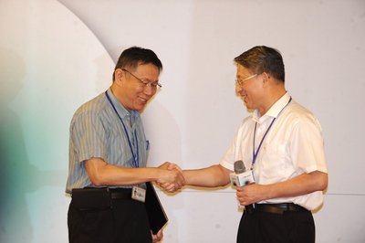 中共上海常委来台に抗議と歓迎の声