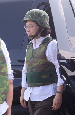 総統：新軍事戦略の初稿は来年完成