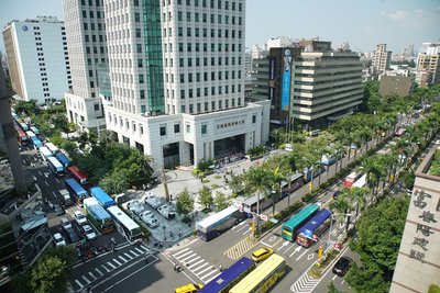 観光バス業者、交通部取り囲み抗議