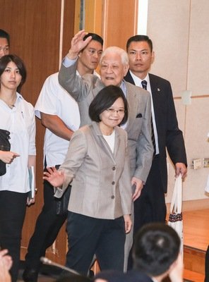 総統「移行期の正義で民主深化を」