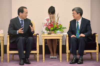 陳・副総統、菅元首相表敬訪問受ける