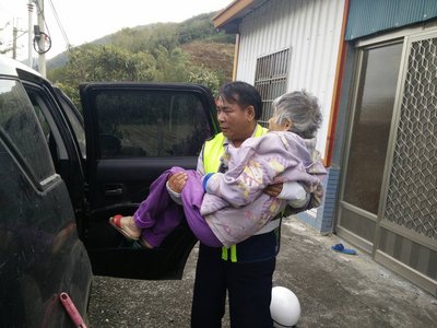 台風迫る、行政院長「予防性避難を」