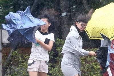 台風17号襲来、20人けが85万世帯停電