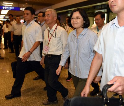 行政院長「政府と地方協力し復興を」