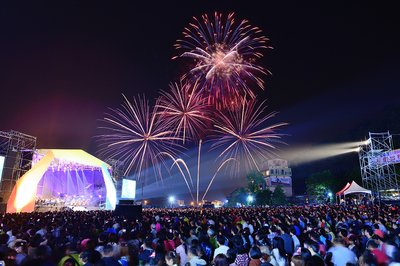 日月潭で花火、音楽、自転車のイベント