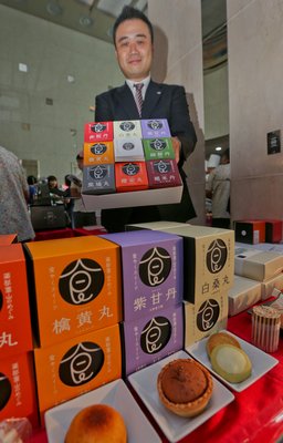 台湾と日本、高速道路のSAで交流