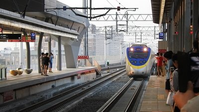 台中駅の新駅舎が供用開始に