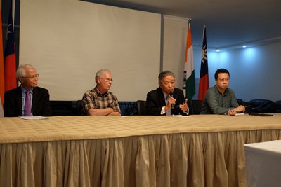 行政院長：「新南向」は開放と交流