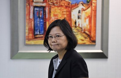 世論調査、「蔡・総統に不満」が逆転