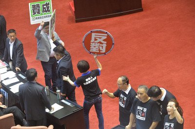 立法院が法改正、特捜部廃止へ