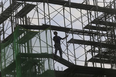 10月失業率低下、雇用状況改善進む