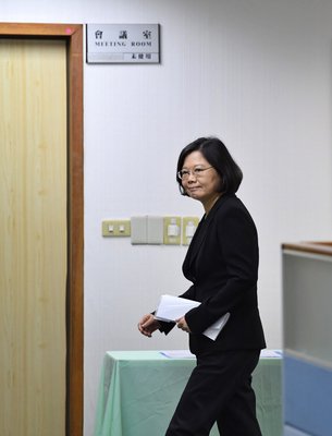 総統「復興航空解散問題対策急げ」