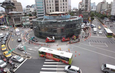 圓環取り壊し、思い出の場所姿消す