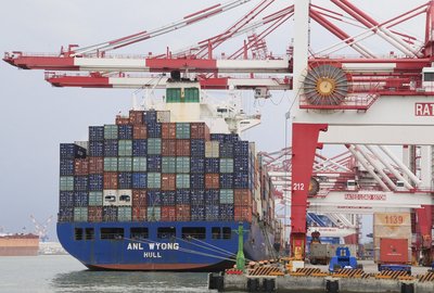 11月の輸出金額、前年比で二桁成長