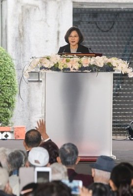総統「白色テロ真相調査3年以内に」