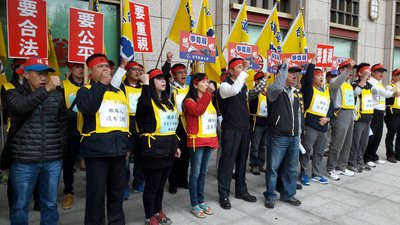 改正労基法施行、雇用側の負担重く