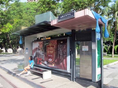 台北市のバス停、来年から全面禁煙