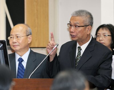 行政院、デイトレード税率引き下げ決定