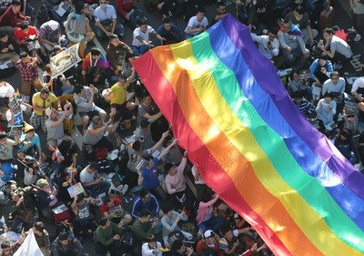 憲法法廷での「同性婚」弁論を中継