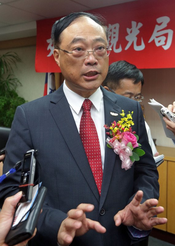 遊覧バス事故で公路・観光局長が辞意