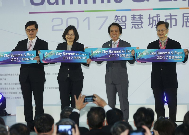 総統：スマート都市産業で世界目指せ