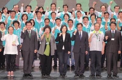 総統、統一地方選で党所属首長と会合