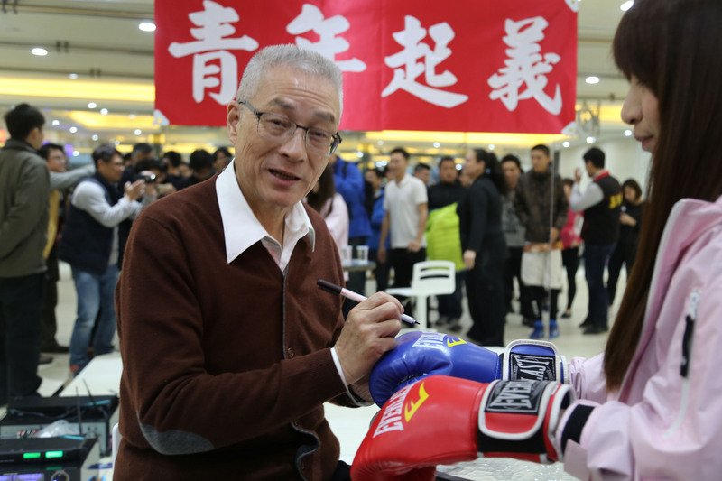 国民党主席選、呉敦義氏がリード