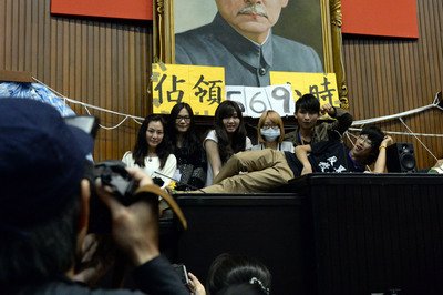 「ひまわり」無罪、柯氏「常態に非ず」