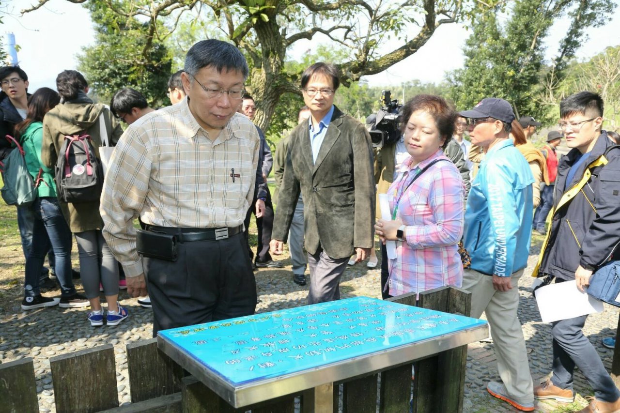 台北市長「家族の骨は同じ納骨堂へ」