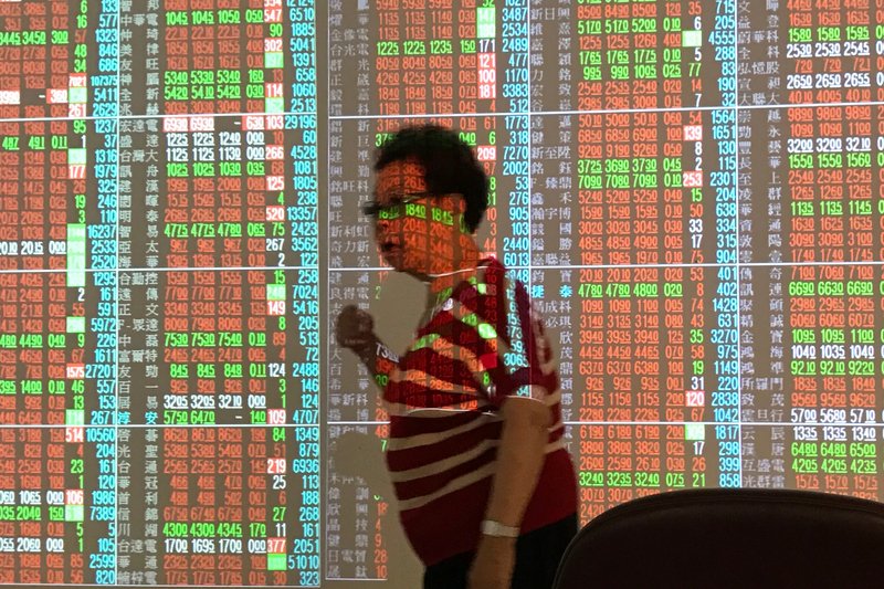 平均株価、17年ぶり大引け1万元