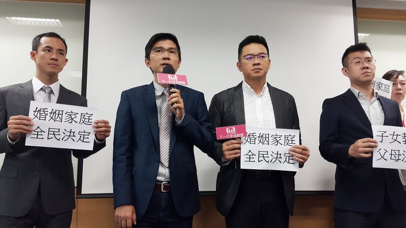同性婚合法化、反対派が国民投票発動