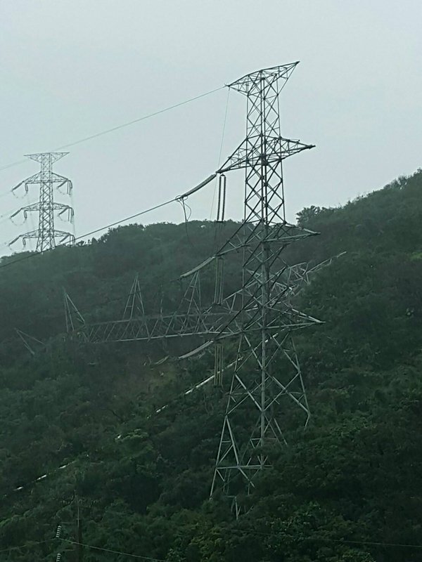 鉄塔倒れ、第1原発2号機が停止