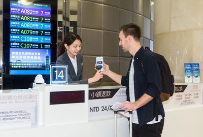 中国大陸訪問者減少で税還付額減少