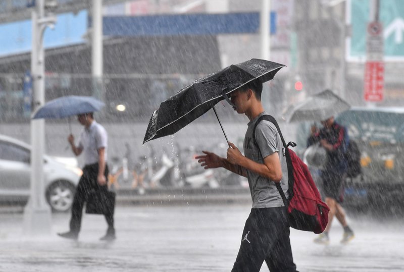 梅雨前線停滞、最長で10日間