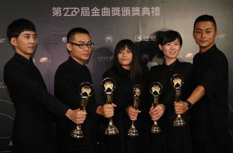 金曲奨、「草東没有派対」が三冠