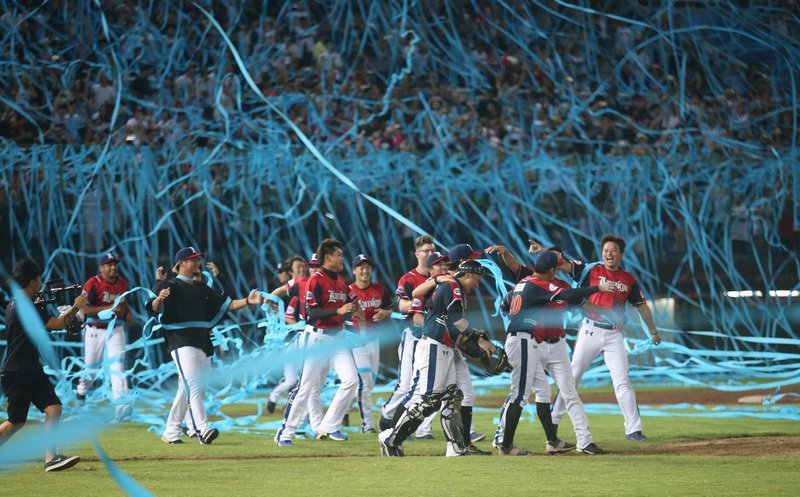 モンキーズが独走で前期制覇＝野球