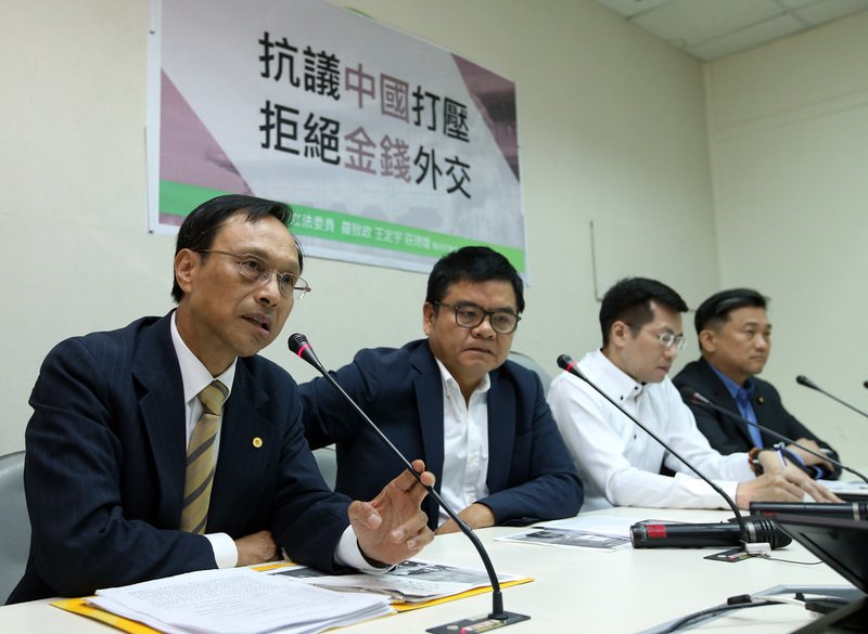外交部、海外駐在機関三カ所運営停止
